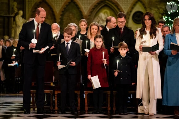 Le prince William de Galles, Kate Catherine Middleton, princesse de Galles et leurs enfants, le prince George, la princesse Charlotte et le prince Louis lors du traditionnel concert de Noël "Together At Christmas" en l'abbaye de Westminster à Londres. Le 8 décembre 2023