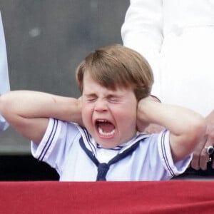 Le comportement du prince Louis pose t-il vraiment problème ?
Le prince Louis de Cambridge - Les membres de la famille royale saluent la foule depuis le balcon du Palais de Buckingham, lors de la parade militaire "Trooping the Colour" dans le cadre de la célébration du jubilé de platine de la reine Elizabeth II à Londres