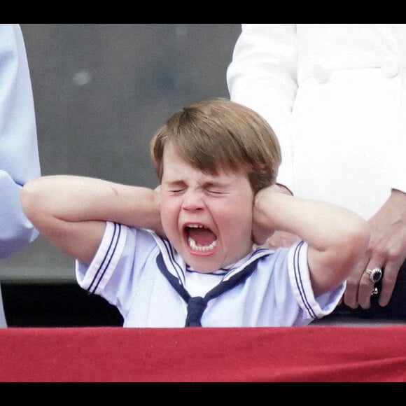 Le comportement du prince Louis pose t-il vraiment problème ?
Le prince Louis de Cambridge - Les membres de la famille royale saluent la foule depuis le balcon du Palais de Buckingham, lors de la parade militaire "Trooping the Colour" dans le cadre de la célébration du jubilé de platine de la reine Elizabeth II à Londres