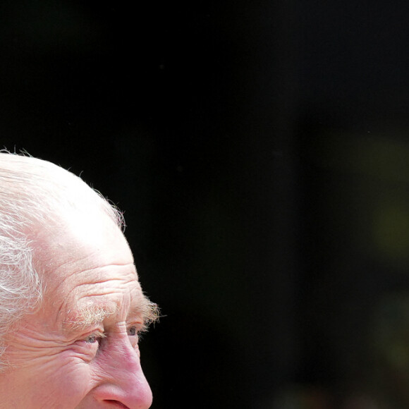 Le roi Charles III d'Angleterre et la reine consort Camilla visitent le University College Hospital Macmillan Cancer Centre à Londres le 30 avril 2024. 