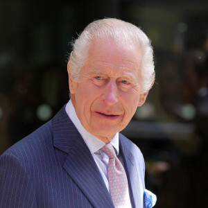 Le roi Charles III avait décidé de protéger la santé de Kate Middleton.
Le roi Charles III d'Angleterre et la reine consort Camilla visitent le University College Hospital Macmillan Cancer Centre à Londres