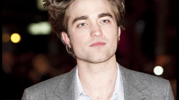 Robert Pattinson : découvrez l'acteur complètement ivre... mais toujours la main sur le coeur !