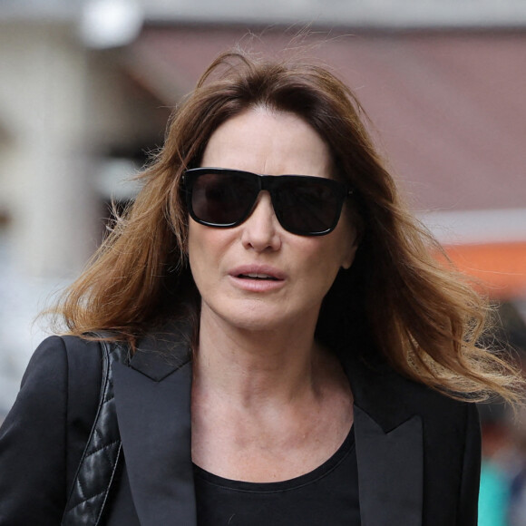 La femme de Nicolas Sarkozy est entendue ce jeudi 2 mai
 
Carla Bruni-Sarkozy - Arrivées aux obsèques de Jean-Yves Le Fur en l'église Saint-Roch à Paris, le 6 avril 2024. © Jacovides / Moreau / Bestimage