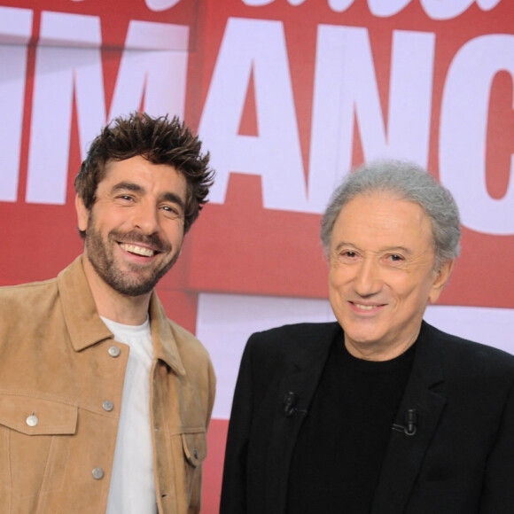 Exclusif - Agustin Galiana et Michel Drucker - Enregistrement de l'émission "Vivement Dimanche" au Studio Gabriel à Paris, présentée par M.Drucker et diffusée le 5 mai sur France 3. Le 29 avril 2024 © Guillaume Gaffiot / Bestimage