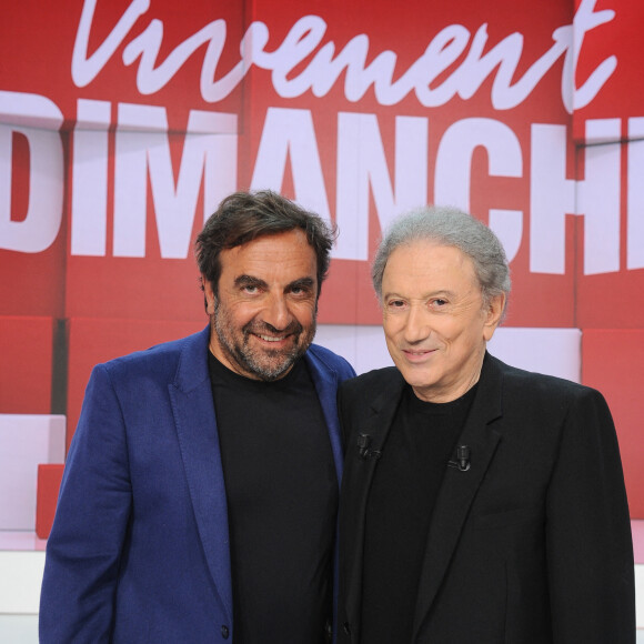 Exclusif - André Manoukian et Michel Drucker - Enregistrement de l'émission "Vivement Dimanche" au Studio Gabriel à Paris, présentée par M.Drucker et diffusée le 5 mai sur France 3. Le 29 avril 2024 © Guillaume Gaffiot / Bestimage