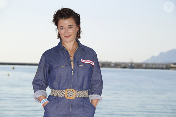 Béatrice de le Boulaye de la série TROPIQUES CRIMINELS - Photocalls sur le ponton de l'hôtel Barrière Le Majestic lors de la 4ème édition de Canneseries au Palais des Festivals à Cannes. Le 13 octobre 2021 © Christophe Aubert via Bestimage 