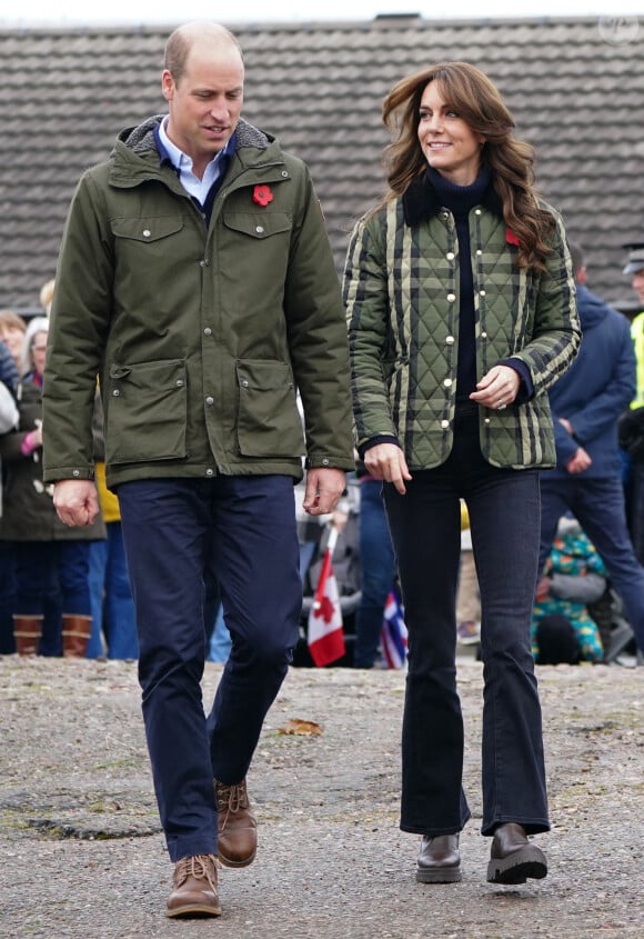Mais très rare dans toutes les familles royales. 
Le prince William, prince de Galles, et Catherine (Kate) Middleton, princesse de Galles, visitent Outfit Moray, une organisation caritative primée à Moray (Ecosse), le 2 novembre 2023.