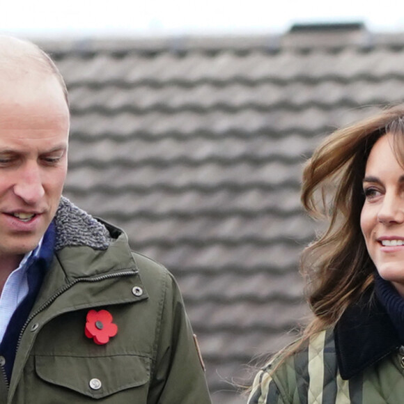 Mais très rare dans toutes les familles royales. 
Le prince William, prince de Galles, et Catherine (Kate) Middleton, princesse de Galles, visitent Outfit Moray, une organisation caritative primée à Moray (Ecosse), le 2 novembre 2023.