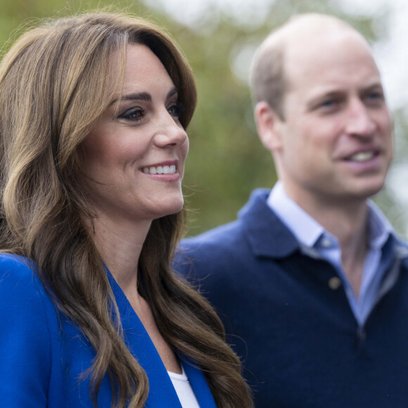 Le prince William et Kate Middleton ont fait le choix de n'avoir aucun personnel dans leur maison. 
Le prince William, prince de Galles, et Catherine (Kate) Middleton, princesse de Galles, au centre sportif national de Bisham Abbey à Marlow, à l'occasion de la Journée mondiale de la Santé mentale. 