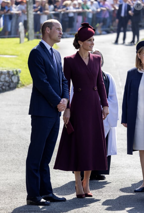 Le prince William, prince de Galles, et Catherine (Kate) Middleton, princesse de Galles assistent à un service religieux marquant le premier anniversaire de la mort de la reine Elizabeth II à la cathédrale St Davids à Haverfordwest dans le Pembrokeshire, pays de Galles, Royaume Uni, le 8 septembre 2023. 