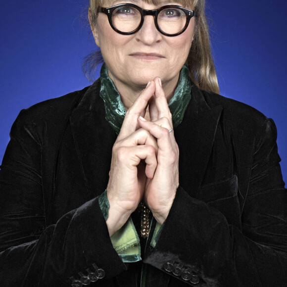 Depuis, la sexagénaire n'a pas arrêté de travailler pour autant, et s'est reconvertie professionnellement.
Christine Bravo pose lors d'une séance de portrait à Paris, France, janvier 2023. Photo par VIM/ABACAPRESS.COM