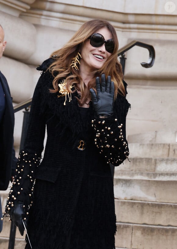 Carla Bruni et Nicolas Sarkozy s'étaient mariés le 2 février 2008 au salon vert de l'Élysée
Carla Bruni Sarkozy - Arrivées au défilé Schiaparelli Haute Couture Printemps/Été 2024 dans le cadre de la Fashion Week de Paris le 22 janvier 2024. © Denis Guignebourg / Bestimage 