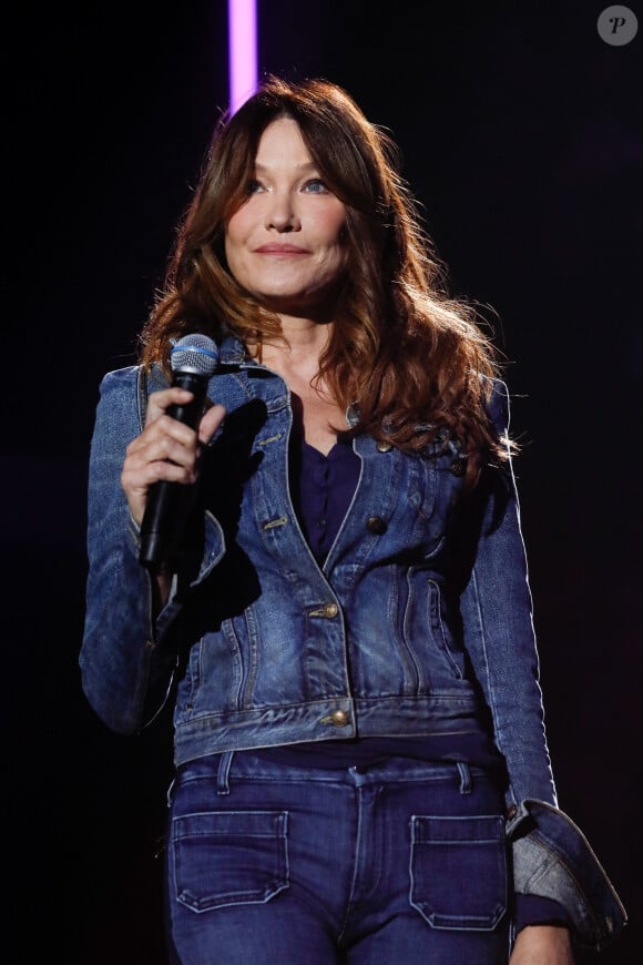 Exclusif - Carla Bruni-Sarkozy - Enregistrement de l'émission "La fête de la Chanson française" au Dôme à Paris, présentée par L.Thilleman et A.Manoukian, et diffusée le 22 décembre sur France 3 © Christophe Clovis / Bestimage 