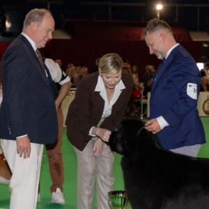 Le prince Albert II de Monaco et la princesse Charlène de Monaco lors de la remise des prix de l'Exposition Canine Internationale 2024, organisée par la Société Canine de Monaco et le Monaco Kennel Club, dans le quartier de Fonvieille. Monaco, le 4 mai 2024. © Olivier Huitel/Pool Monaco/Bestimage 