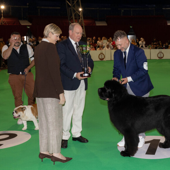 Le prince Albert II de Monaco et la princesse Charlène de Monaco lors de la remise des prix de l'Exposition Canine Internationale 2024, organisée par la Société Canine de Monaco et le Monaco Kennel Club, dans le quartier de Fonvieille. Monaco, le 4 mai 2024. © Olivier Huitel/Pool Monaco/Bestimage 