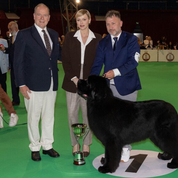 Le prince Albert II de Monaco et la princesse Charlène de Monaco lors de la remise des prix de l'Exposition Canine Internationale 2024, organisée par la Société Canine de Monaco et le Monaco Kennel Club, dans le quartier de Fonvieille. Monaco, le 4 mai 2024. © Olivier Huitel/Pool Monaco/Bestimage 