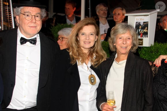 L'ancienne Première dame, Valérie Trierweiler était également présente
 
Christian, le mari de Catherine Mathivat (présidente de la brasserie les Deux Magots), Valérie Trierweiler lors de la soirée des 140 ans de légende des Deux Magots et vernissage de l'exposition "140 ans d'esprits créatifs à Saint-Germain-des-Prés" à Paris le 29 avril 2024. © Philippe Baldini / Bestimage