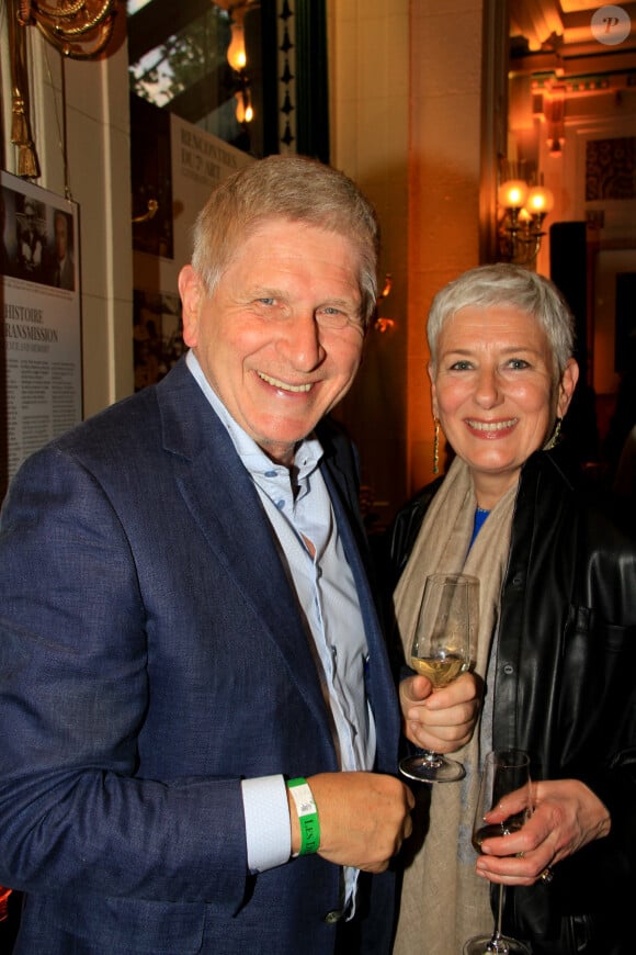 Alain Ducardonnet et sa compagne lors de la soirée des 140 ans de légende des Deux Magots et vernissage de l'exposition "140 ans d'esprits créatifs à Saint-Germain-des-Prés" à Paris le 29 avril 2024. © Philippe Baldini / Bestimage