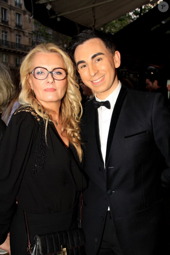 Carole Fernandez (RP des Deux Magots et organisatrice de l'évenement) et Jordan de Luxe lors de la soirée des 140 ans de légende des Deux Magots et vernissage de l'exposition "140 ans d'esprits créatifs à Saint-Germain-des-Prés" à Paris le 29 avril 2024. © Philippe Baldini / Bestimage