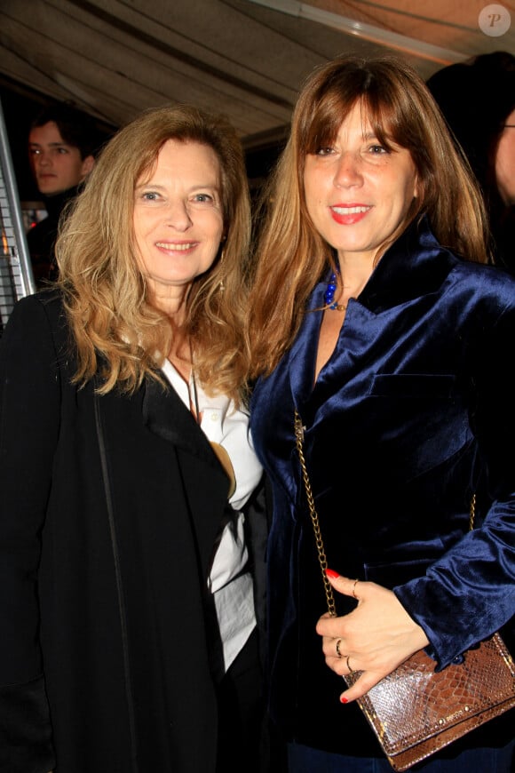 Valérie Trierweiler et Constance Vergara lors de la soirée des 140 ans de légende des Deux Magots et vernissage de l'exposition "140 ans d'esprits créatifs à Saint-Germain-des-Prés" à Paris le 29 avril 2024. © Philippe Baldini / Bestimage