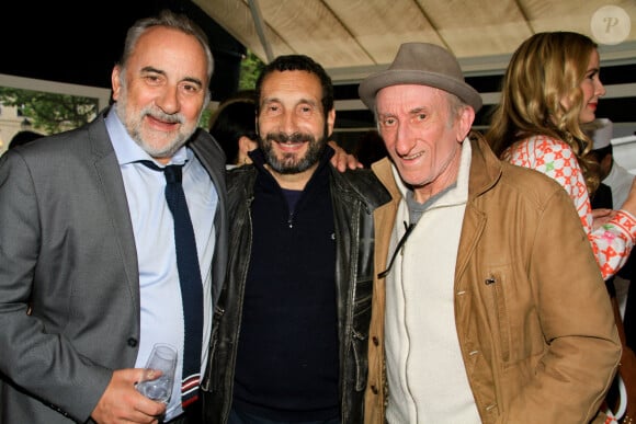 les acteurs Antoine Duléry Zinedine Soualem et Jean-François Dérec ont passé un moment ensemble
 
Antoine Duléry, Zinedine Soualem et Jean-François Dérec lors de la soirée des 140 ans de légende des Deux Magots et vernissage de l'exposition "140 ans d'esprits créatifs à Saint-Germain-des-Prés" à Paris le 29 avril 2024. © Philippe Baldini / Bestimage