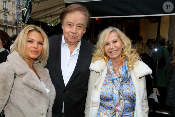 Séverine Ferrer, Daniel Lauclair et Fiona Gélin lors de la soirée des 140 ans de légende des Deux Magots et vernissage de l'exposition "140 ans d'esprits créatifs à Saint-Germain-des-Prés" à Paris le 29 avril 2024. © Philippe Baldini / Bestimage