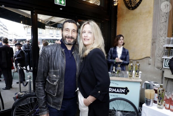 Zinedine Soualem et sa femme Caroline Faindt lors de la soirée des 140 ans de légende des Deux Magots et vernissage de l'exposition "140 ans d'esprits créatifs à Saint-Germain-des-Prés" à Paris le 29 avril 2024. © Cédric Perrin / Bestimage