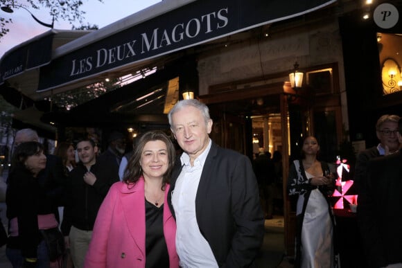 Yann Queffelec et sa Femme Servane lors de la soirée des 140 ans de légende des Deux Magots et vernissage de l'exposition "140 ans d'esprits créatifs à Saint-Germain-des-Prés" à Paris le 29 avril 2024. © Cédric Perrin / Bestimage