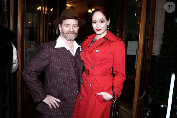 Le chanteur Mathias Malzieu et sa compagne Daria Nelson s'y sont rendus 
 
Mathias Malzieu et sa compagne Daria Nelson lors de la soirée des 140 ans de légende des Deux Magots et vernissage de l'exposition "140 ans d'esprits créatifs à Saint-Germain-des-Prés" à Paris le 29 avril 2024. © Cédric Perrin / Bestimage