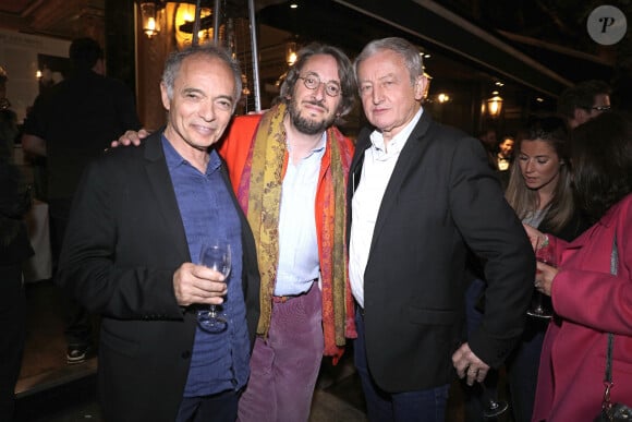 Jean-Maurice Belayche, Nicolas d'Estienne d'Orves et Yann Queffelec lors de la soirée des 140 ans de légende des Deux Magots et vernissage de l'exposition "140 ans d'esprits créatifs à Saint-Germain-des-Prés" à Paris le 29 avril 2024. © Cédric Perrin / Bestimage