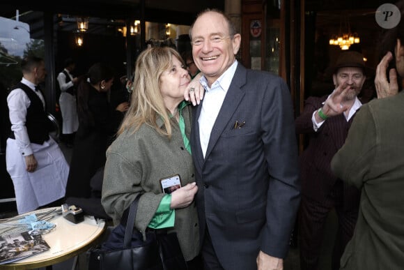 Dominique Cantien et Tim Newman lors de la soirée des 140 ans de légende des Deux Magots et vernissage de l'exposition "140 ans d'esprits créatifs à Saint-Germain-des-Prés" à Paris le 29 avril 2024. © Cédric Perrin / Bestimage