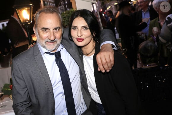 Antoine Dulery et Sylvie Ortega Munos lors de la soirée des 140 ans de légende des Deux Magots et vernissage de l'exposition "140 ans d'esprits créatifs à Saint-Germain-des-Prés" à Paris le 29 avril 2024. © Cédric Perrin / Bestimage