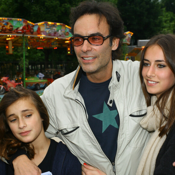 Anthony Delon avec ses filles Liv et Loup - Inauguration de la fete foraine des Tuileries a Paris Le 28 Juin 2013