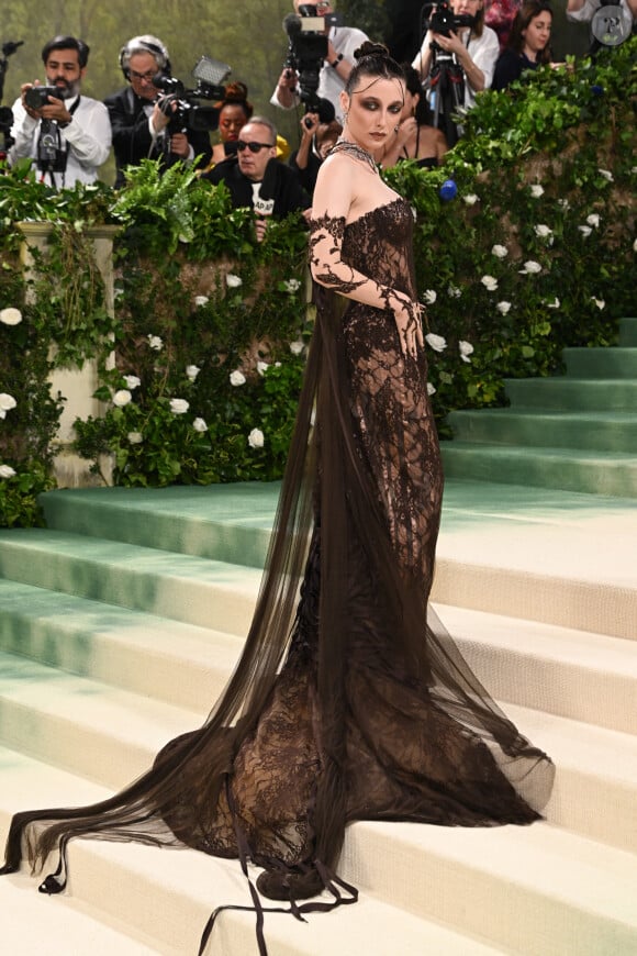 Emma Chamberlain lors de l'édition 2024 du Met Gala à New York le 6 mai 2024.