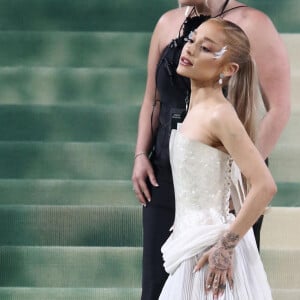 Ariana Grande lors de l'édition 2024 du Met Gala à New York le 6 mai 2024.