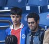 Jamel Debbouze et Léon, fans dépités du PSG

Jamel Debbouze et son fils Léon - Célébrités dans les tribunes de la demi-finale retour de Ligue des champions entre le PSG face au Borussia Dortmund (0-1) au Parc des Princes à Paris. © Cyril Moreau/Bestimage