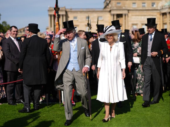 Ce qui n'a pas toujours été pour plaire à Camilla
Le roi Charles III d'Angleterre et Camilla Parker Bowles, reine consort d'Angleterre, reçoivent des invités lors d'une Garden Party à Buckingham Palace à Londres, le 8 mai 2024. 