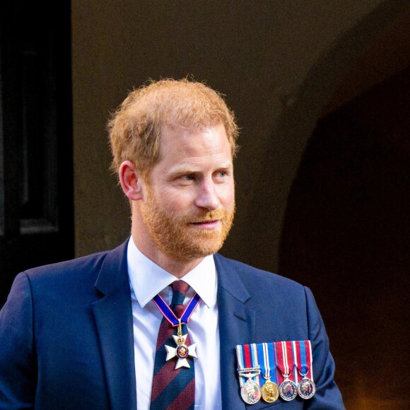 Le prince Harry, duc de Sussex arrive à la célébration du 10ème anniversaire des Invictus Games, en la cathédrale Saint-Paul à Londres, le 8 mai 2024. Venu sans sa femme et ses enfants, il ne rencontrera pas son père qui lutte actuellement contre un cancer. © MISC/Backgrid USA/Bestimage 