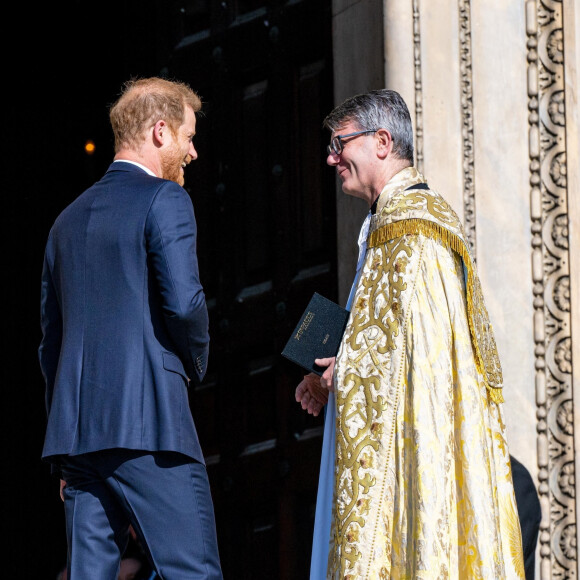 Le prince Harry, duc de Sussex arrive à la célébration du 10ème anniversaire des Invictus Games, en la cathédrale Saint-Paul à Londres, le 8 mai 2024. Venu sans sa femme et ses enfants, il ne rencontrera pas son père qui lutte actuellement contre un cancer. © MISC/Backgrid USA/Bestimage 