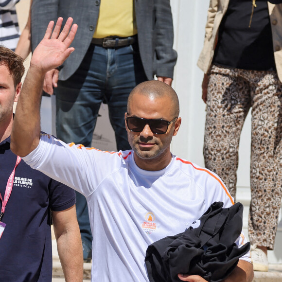 Celui de porter la flamme olympique à Marseille
Tony Parker lors de la première étape du relais de la flamme olympique à Marseille, France, le 9 mai 2024. © Dominique Jacovides/Bestimage 