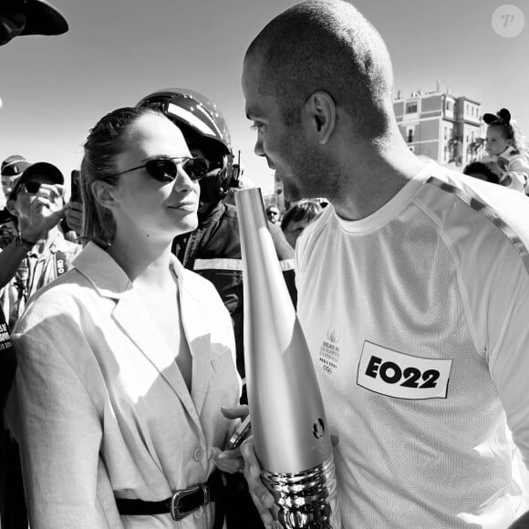 Tony Parker était avec sa compagne Agathe Teyssier à Marseille
Tony Parker avec sa compagne Agathe Teyssier à Marseille pour porter la flamme olympique. Le 9 mai 2024.