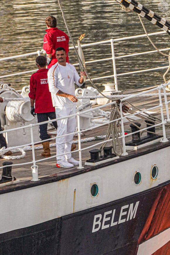 Florent Manaudou lors de la cérémonie d'arrivée de la flamme olympique au Vieux-Port de Marseille, France, le 8 mai 2024, avant les Jeux olympiques et paralympiques de Paris 2024. Le transfert de la flamme à terre d'un navire de haut du XIXème siècle marquera le début du relais de la torche olympique de 12 000 kilomètres (7500 milles) à travers la France. © Jean-René Santini/Bestimage 