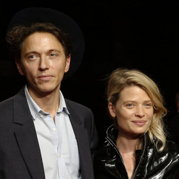 Le prénom, le sexe et la date de naissance du bébé n'ont en revanche pas été communiqués
Le chanteur Raphaël et sa compagne Mélanie Thierry - Cérémonie d'ouverture du Festival Lumière 2021 à Lyon le 9 octobre 2021. © Pascal Fayolle/ Bestimage 