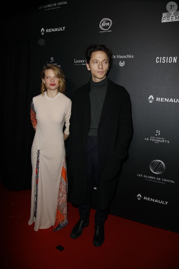 Mélanie Thierry et son compagnon Raphaël arrivent à la 14ème cérémonie des Globes de Cristal, à la salle Wagram à Paris, le 4 février 2019. © Marc Ausset-Lacroix/Bestimage 