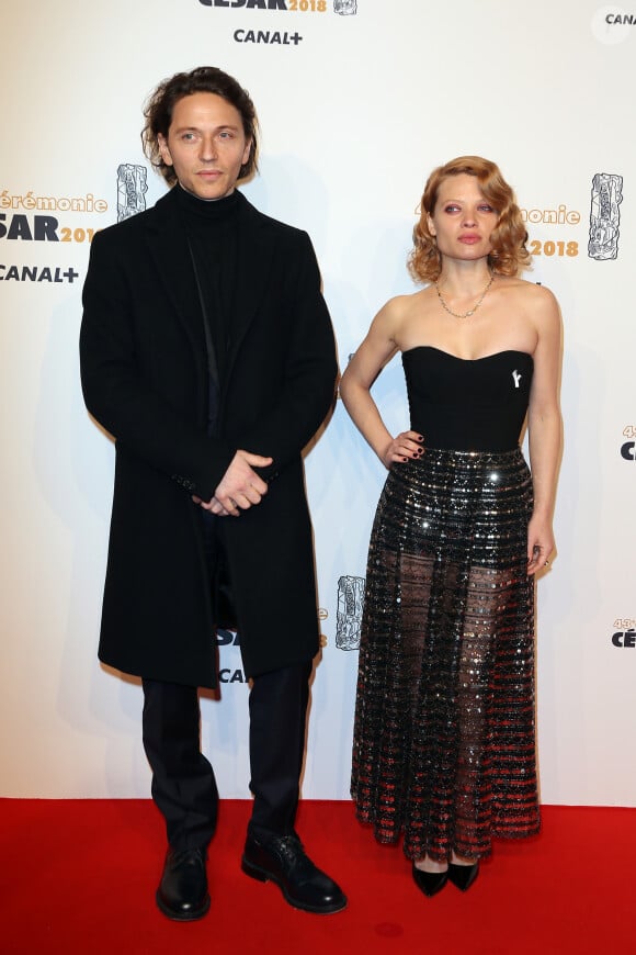 Mélanie Thierry et son compagnon le chanteur Raphaël - Photocall lors de la 43ème cérémonie des Cesar à la salle Pleyel à Paris, le 2 mars 2018. © Dominique Jacovides - Olivier Borde / Bestimage 