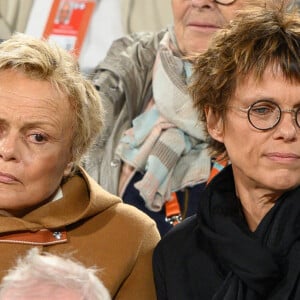 Muriel Robin et son épouse Anne Le Nen dans les tribunes de Roland Garros 2022 le 25 mai 2022 à Paris. Photo par Laurent Zabulon/ABACAPRESS.COM