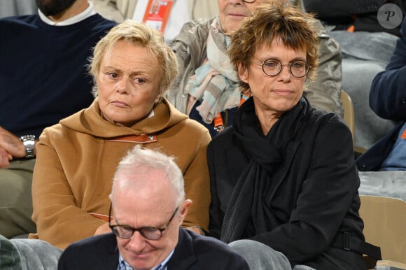 Muriel Robin et son épouse Anne Le Nen dans les tribunes de Roland Garros 2022 le 25 mai 2022 à Paris. Photo par Laurent Zabulon/ABACAPRESS.COM