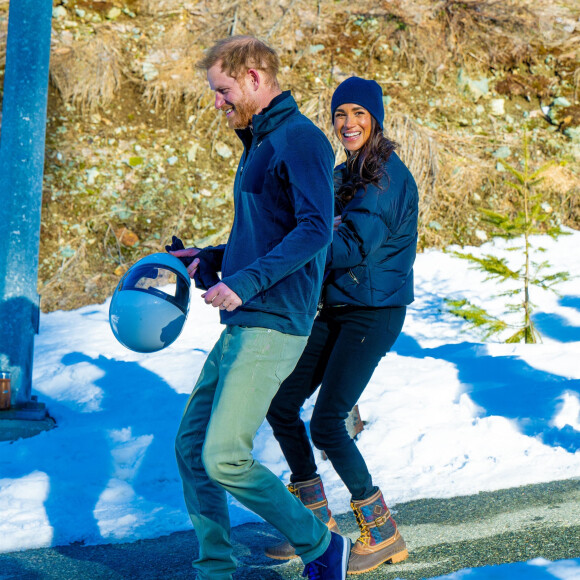 Le prince Harry fait du skeleton sous les yeux de Meghan Markle lors d'une visite au camp d'entrainement des athlètes des Invictus Games 2024 à Whistler en Colombie Britannique le 15 février 2024. 