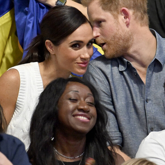 Le prince Harry, duc de Sussex et Meghan Markle, duchesse de Sussex, assistent au match de volleyball mixte "Nigeria - Ukraine" lors des Invictus Games 2023 à Dusseldorf, le 14 septembre 2023. 