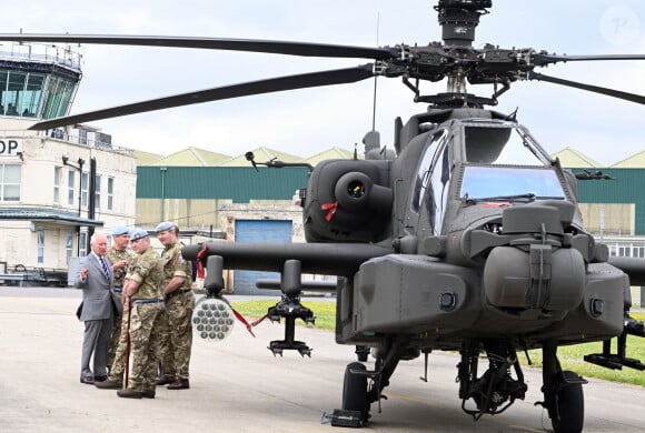 Le roi Charles III d'Angleterre remet officiellement le rôle de colonel en chef de l'Army Air Corps au prince de Galles à la base militaire Army Aviation Center de Middle Wallop, Hampshire, Royaume Uni, le 13 mai 2024. © Justin Goff/GoffPhotos/Bestimage 